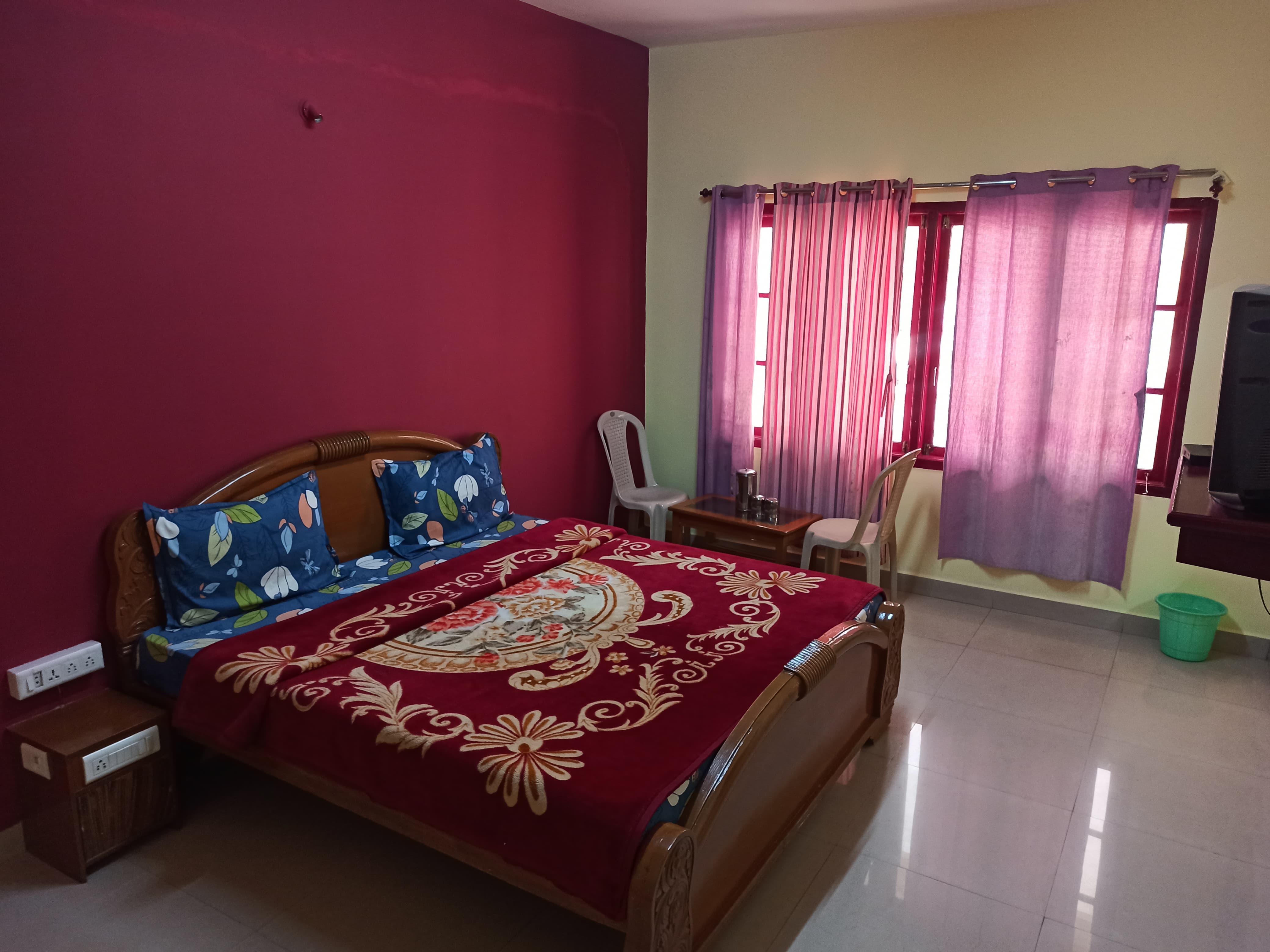 FLGHR Rifle Raja Residency &Homestay - Tap to explore photos