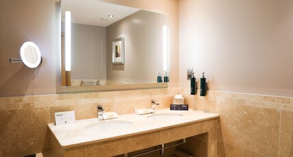 DoubleTree by Hilton Milton Keynes Room Type - APARTMENT SUITE