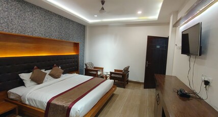 PRAKASH INN Room Type - Deluxe Room