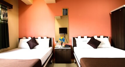 Lusia Inn Room Type - Executive Four Bed withAC
