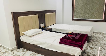 Mahaveer Palace Room Type - Deluxe Non AC Room Mahaveer Palace Room Type - Deluxe Non AC Room