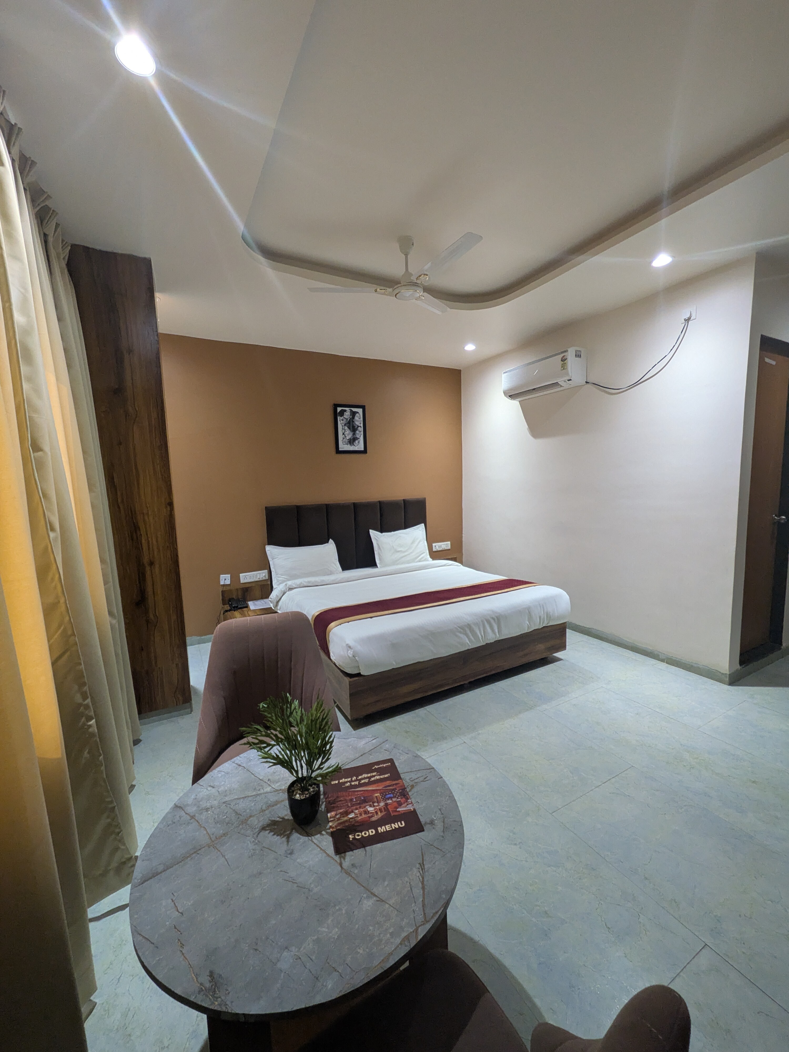 Hotel Aashiyana - Tap to explore photos