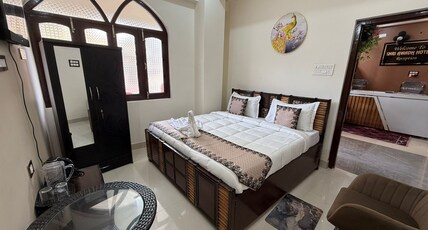 Shri Awadh Hotel Room Type - Deluxe Comfort Room