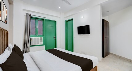 Townhouse DLF Phase-4 MG Road Cyber Hub Room Type - Classic