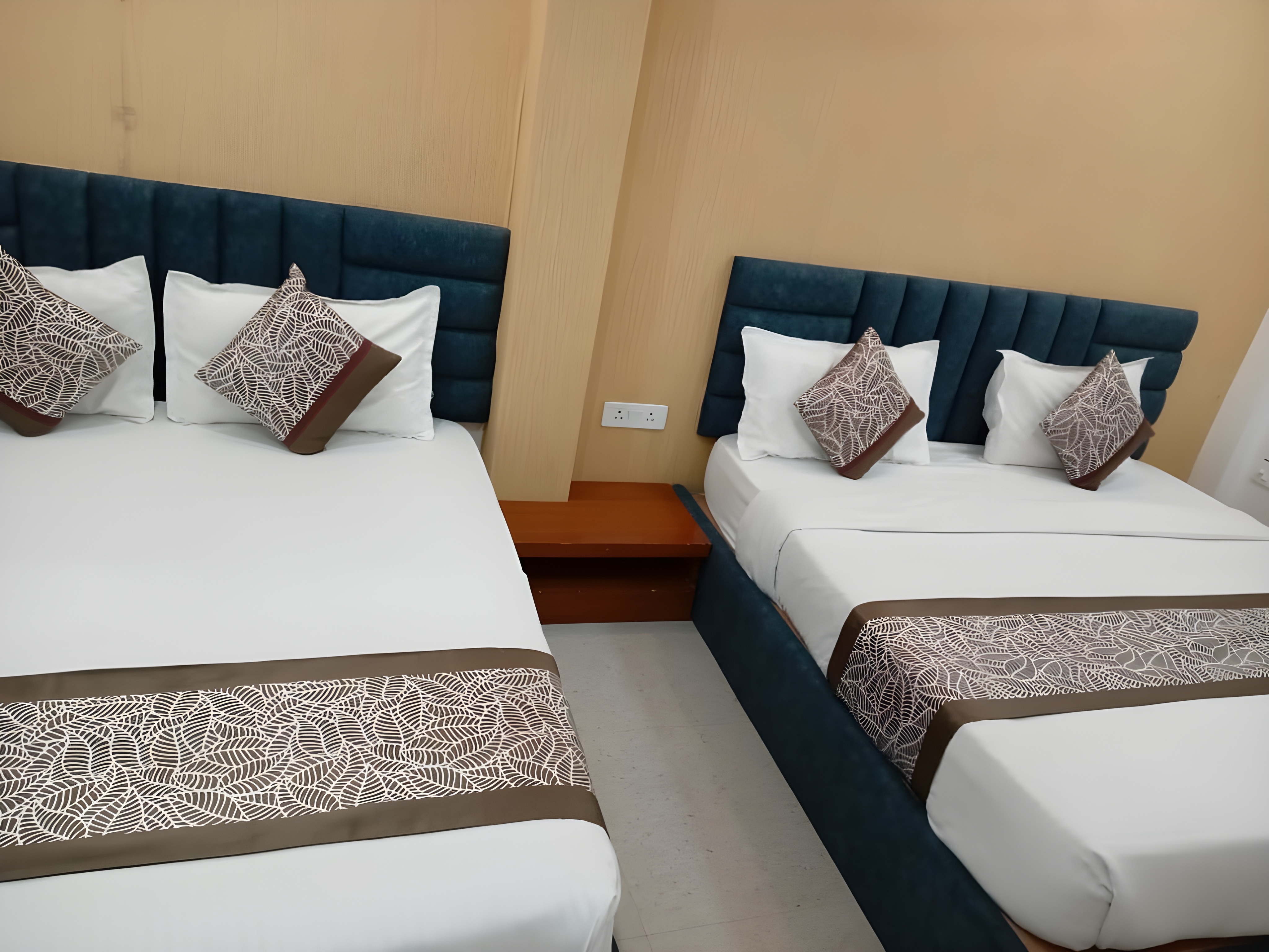Siddhi Vinayak Inn - Tap to explore photos