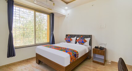 FabHotel Red Velvet & Suites Room Type - Deluxe Room