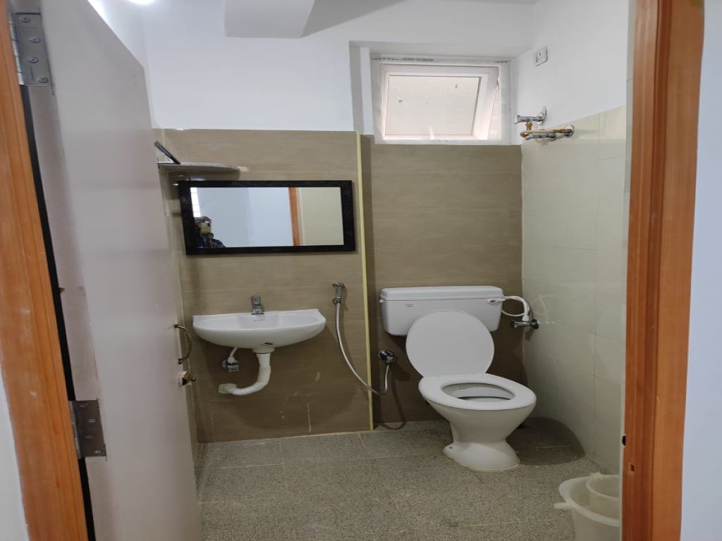 East Coast Service Apartment - Tap to explore photos