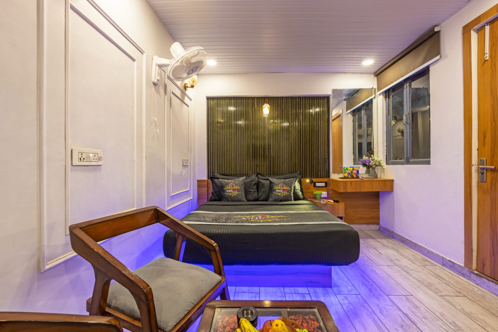 Hotel The Angel Pink Premium Rooms At Kaushambi - Tap to explore photos