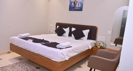 Hotel The Square Room Type - DELUXE ROOM
