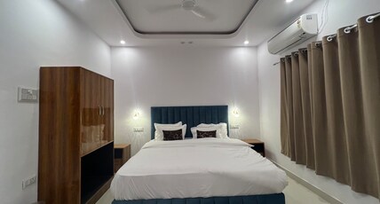 TRPOTELS Dream Inn Khajuraho Room Type - Deluxe King Room