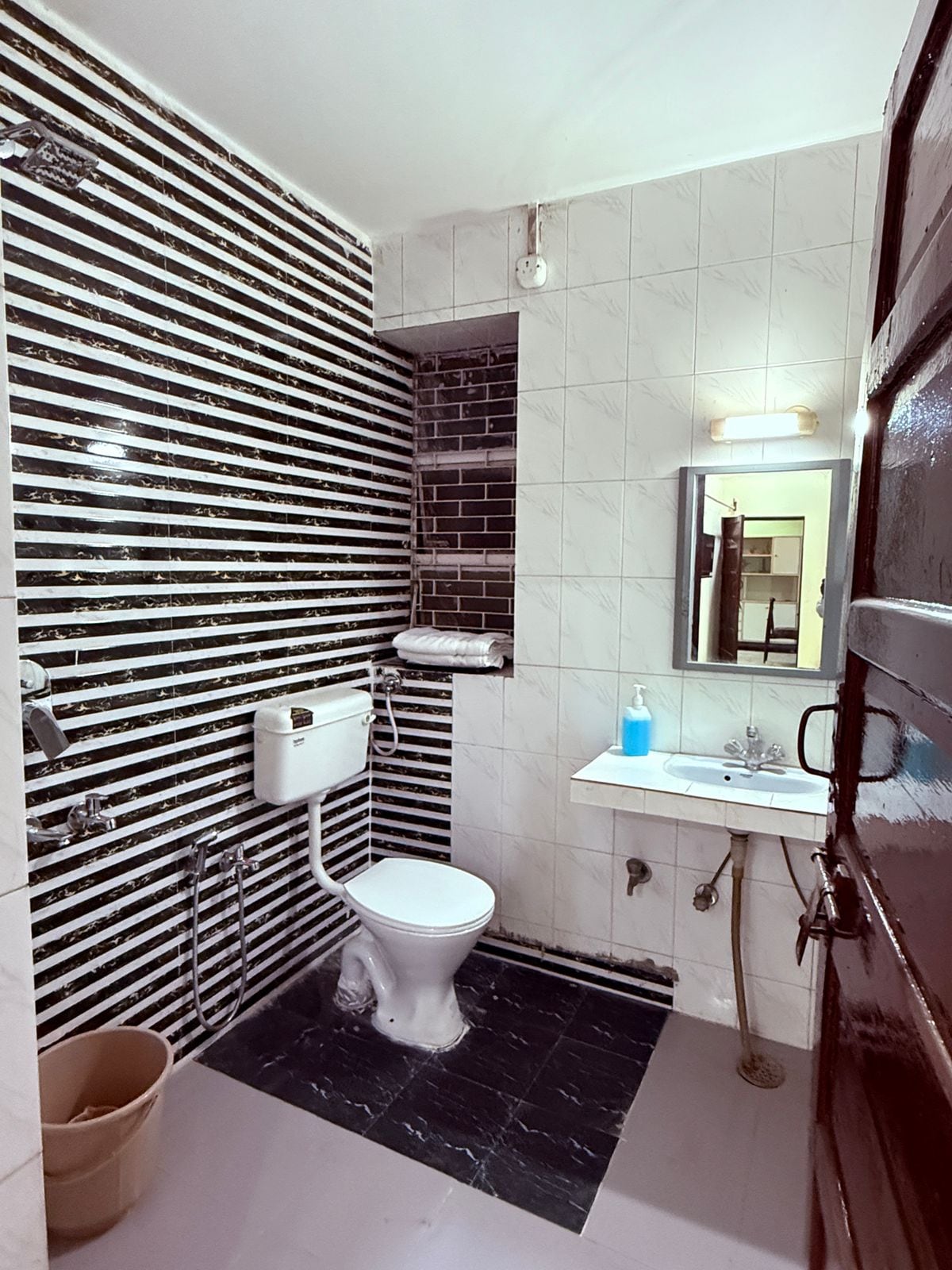 Sparrow Nest | Entire 2BHK Apartment - Tap to explore photos