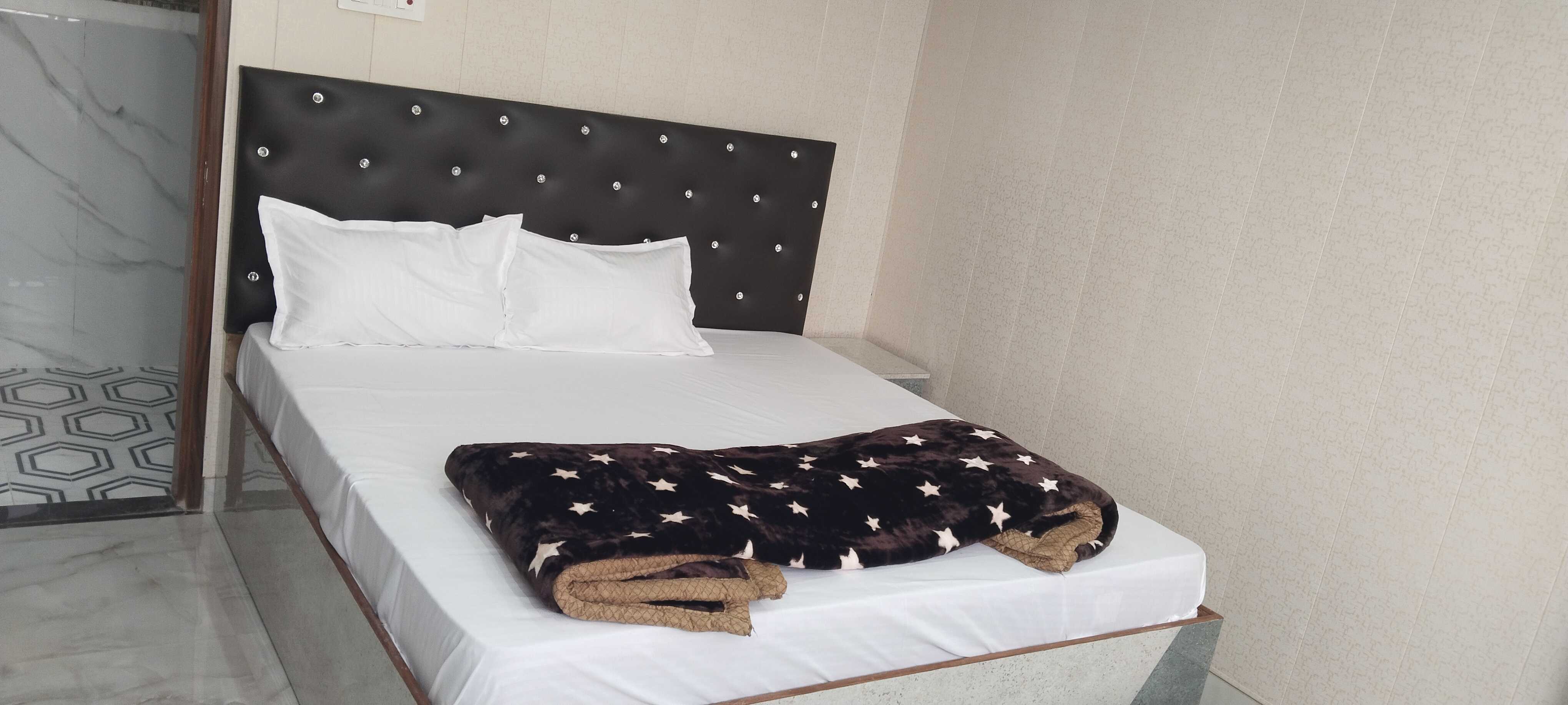 BUDGET IN - Tap to explore photos