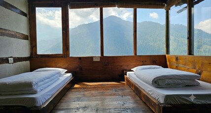 Parvati's Lap Hostel & Camps Room Type - 3 Bed Tandoor Mountain View Hostel