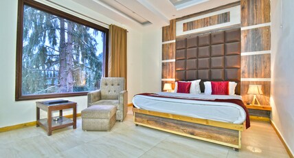 Bear Valley Resort Room Type - Deluxe Room with Balcony (Street View)