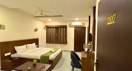 Grand Meridian Hotel & Restaurant Room Type - Super Deluxe Room with Balcony Grand Meridian Hotel & Restaurant Room Type - Super Deluxe Room with Balcony