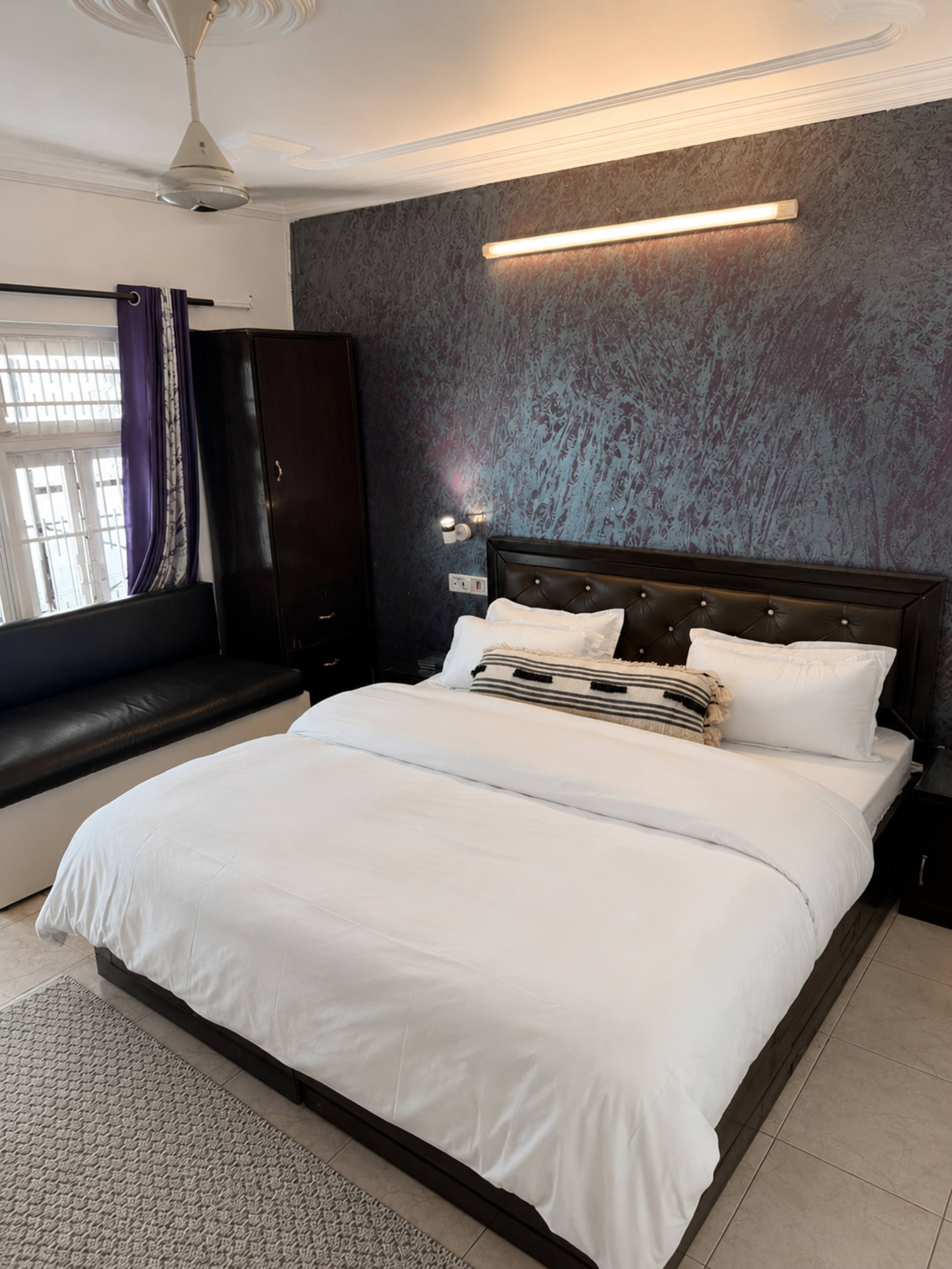 Valley VIEW 2BHK Secluded 1KM from Mall RD Parking - Tap to explore photos