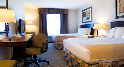 Holiday Inn & Suites WEST EDMONTON Room Type - 2 Queen Standard Mobil Accessible Tub