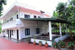 Dewdrops Farm Stay | Rooms & Guided Treks