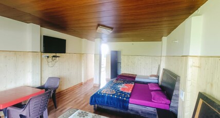 Midway Guest House Room Type - Family room Mountain View