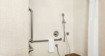 Hampton Inn by Hilton Milwaukee/Brookfield Room Type - 1 KG MOB ACCESS RI SHOWER