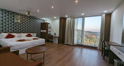 OXYRICH Room Type - Suite Room with Bath Tub and Balcony