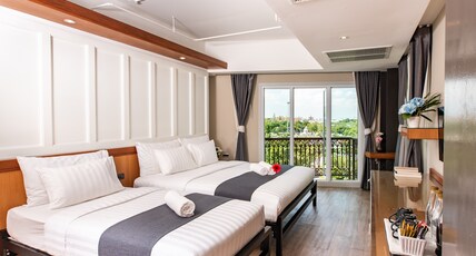 Dang Derm in The Park Khaosan Room Type - Suite Triple