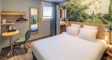 Sure Hotel by Best Western Dole Room Type - 1 Queen Bed, Non-Smoking, Standard Room, Courtesy Tray
