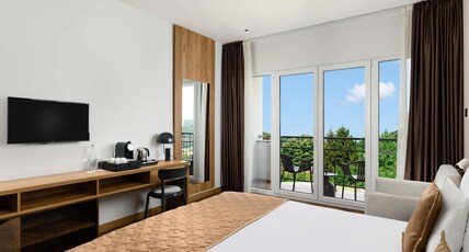 M Room Type - Superior Room with 1 double bed, balcony and Pool View