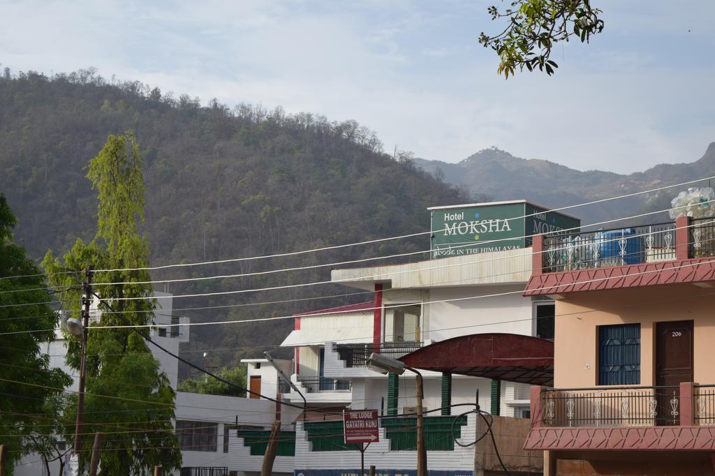 Hotel Moksha (500m From Ram Jhula) - Tap to explore photos
