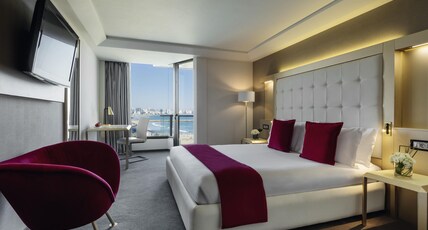 M Room Type - Premium King Partial Sea View