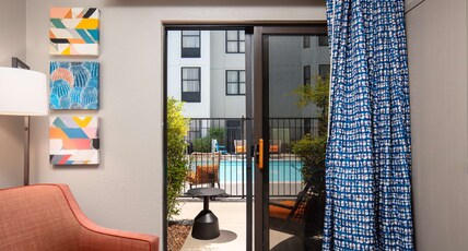Hampton Inn & Suites El Paso-Airport Room Type - 2 QNS STE W POOL VIEW