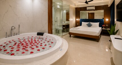 Hotel Sky Suites Room Type - Suite Room with Jacuzzi