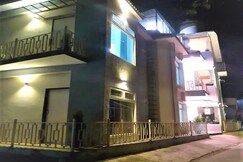 Eden Paradise Homestay | Room & Caretaker