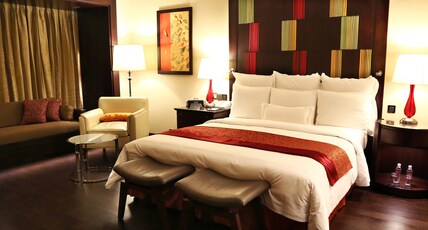 JW Marriott Bengaluru Room Type - Deluxe King with Bathtub