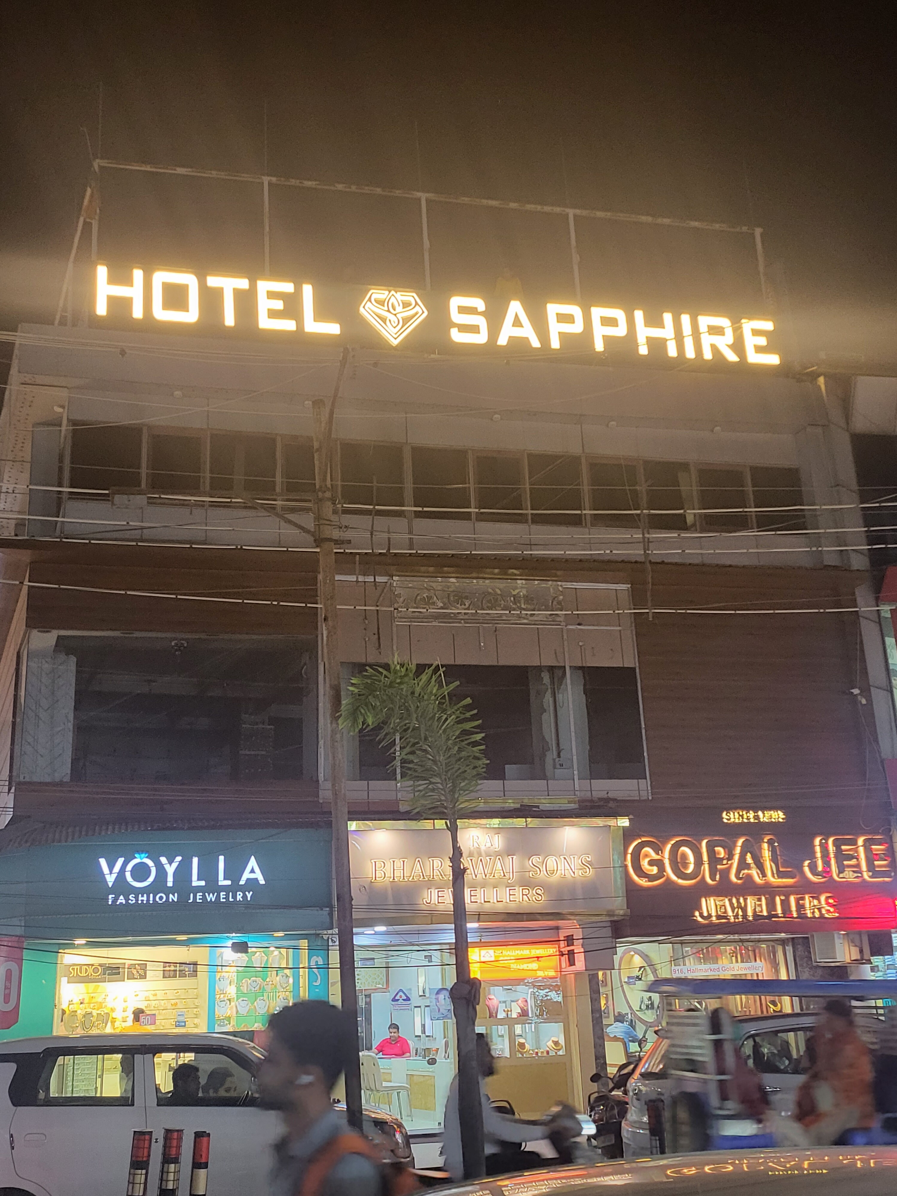 Hotel Sapphire - Tap to explore photos