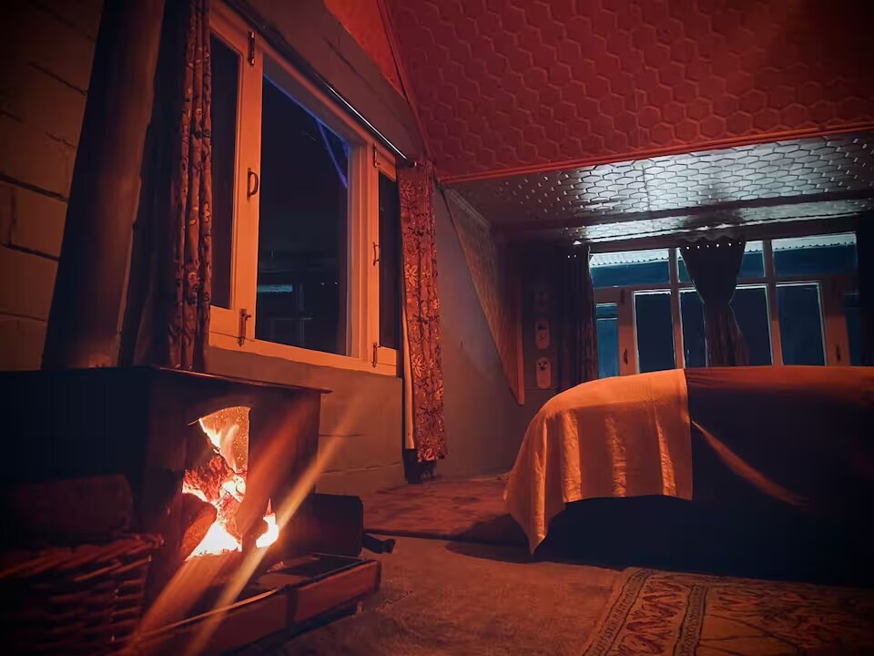 The Local Cottage- Entire 3BHK Riverfront Cottage - Tap to explore photos