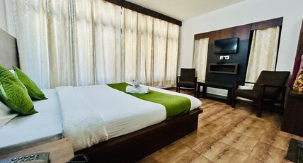 Hotel Blue Heaven Manali  50 Meters from Mall Road Room Type - Deluxe Room (With  Balcony )