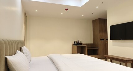 HOTEL 11 JULY Room Type - DELUXE ROOM