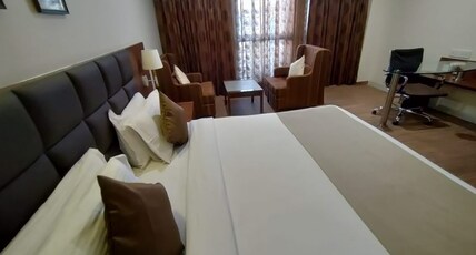 Hotel Page One Room Type - Deluxe Room King