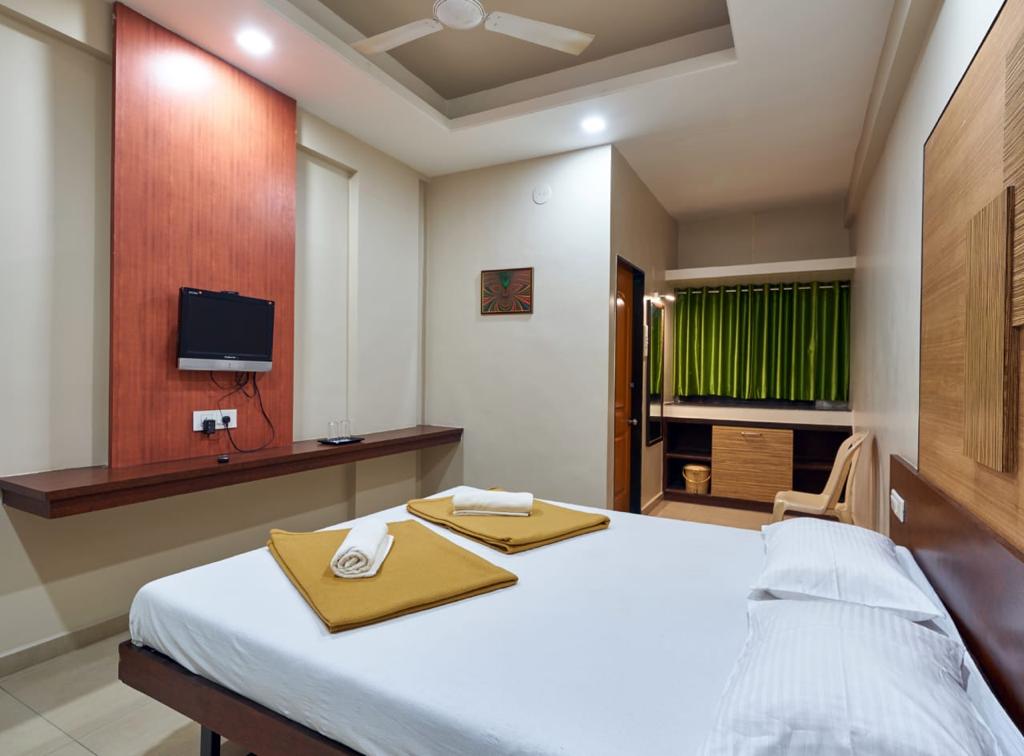 Hotel Raama Grand - Tap to explore photos