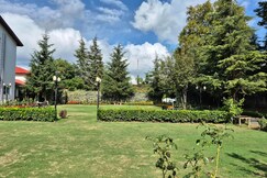 Hotel Meridien River Front Rajbagh.