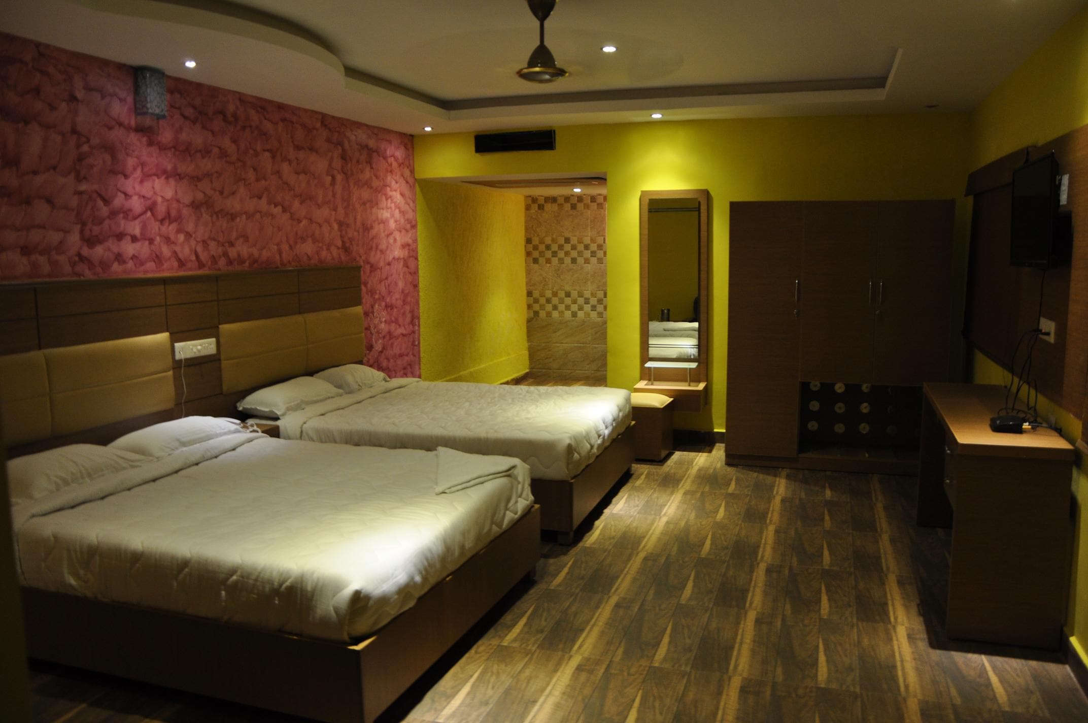 Chola Resort - Tap to explore photos