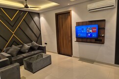 Hotel Aura luxury golf course road