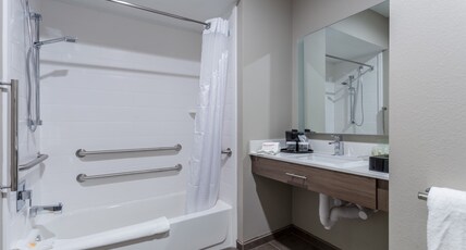 Holiday Inn San Marcos-Convention CTR Area Room Type - 1 King Deluxe Accessible Tub Nonsmoke