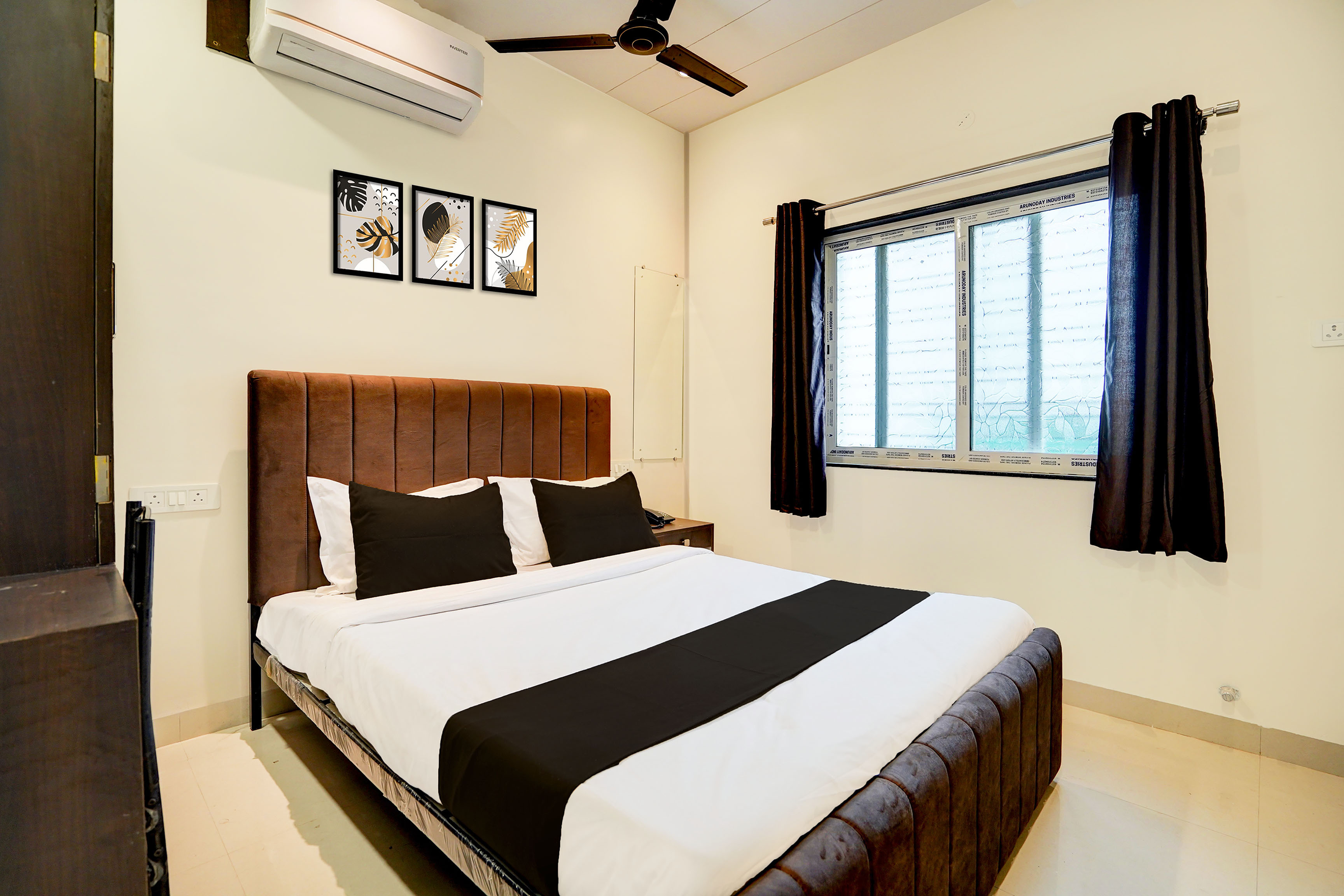 Super Hotel O Manish Nagar - Tap to explore photos
