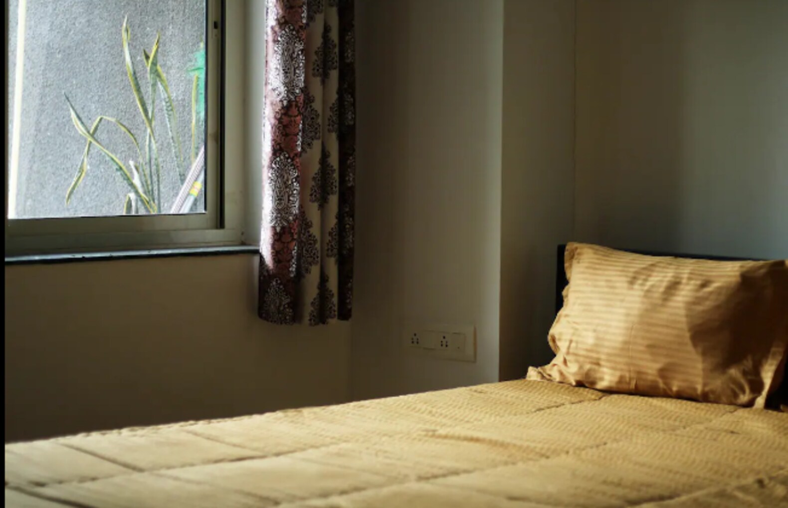 Rocky Nest - Tap to explore photos