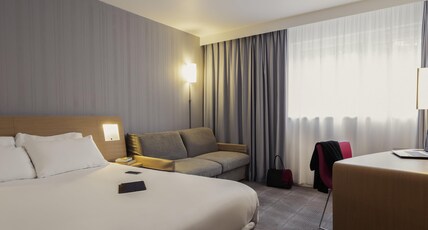 Novotel Roissy Saint-Witz Room Type - Superior Room, Family - 1 double bed and 1 sofa bed for 2 people Novotel Roissy Saint-Witz Room Type - Superior Room, Family - 1 double bed and 1 sofa bed for 2 people