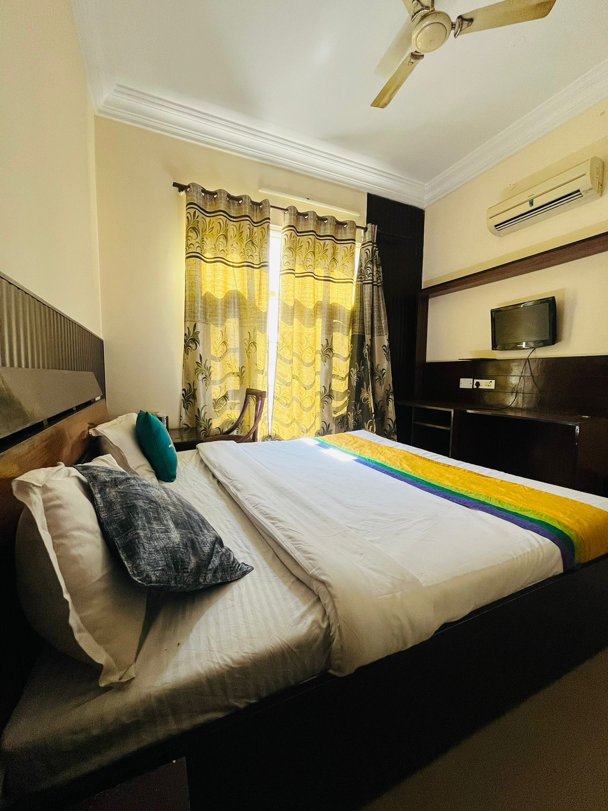 Hotel Kingston, Zirakpur - Tap to explore photos