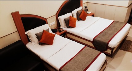 Hotel Vishal Plaza Room Type - PREMIUM  (3 SHARING ) AC