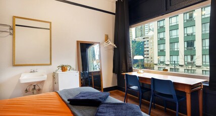 The Guesthouse Vancouver Downtown Room Type - Queen Room